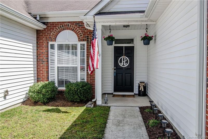6729 Chieftain Dr, Charlotte, NC 28216