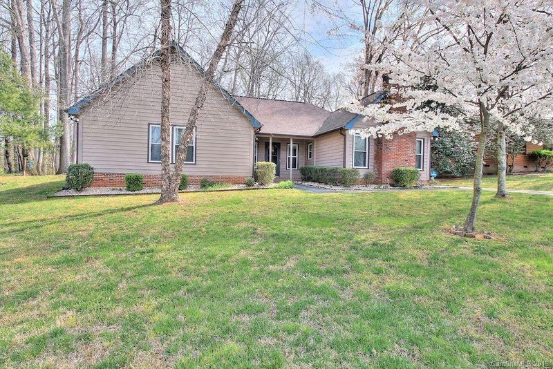 6116 Donna Dr, Charlotte, NC 28213