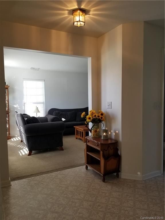 205 Dutchmans Meadow Dr, Mount Holly, NC 28120