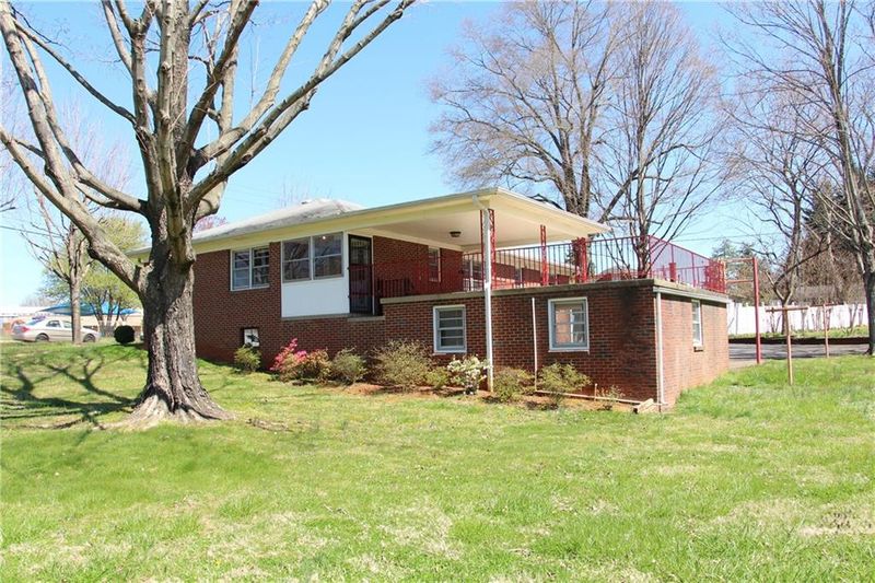 305 7th Street Pl SW, Conover, NC 28613