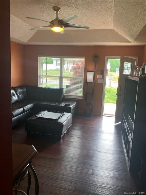 2432 Saluda Dr, Gastonia, NC 28054
