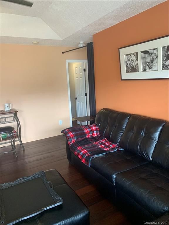 2432 Saluda Dr, Gastonia, NC 28054