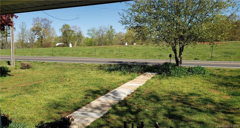 8141 Monbo Rd, Catawba, NC 28609