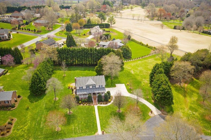 2697 Lakeview Ct NE, Conover, NC 28613