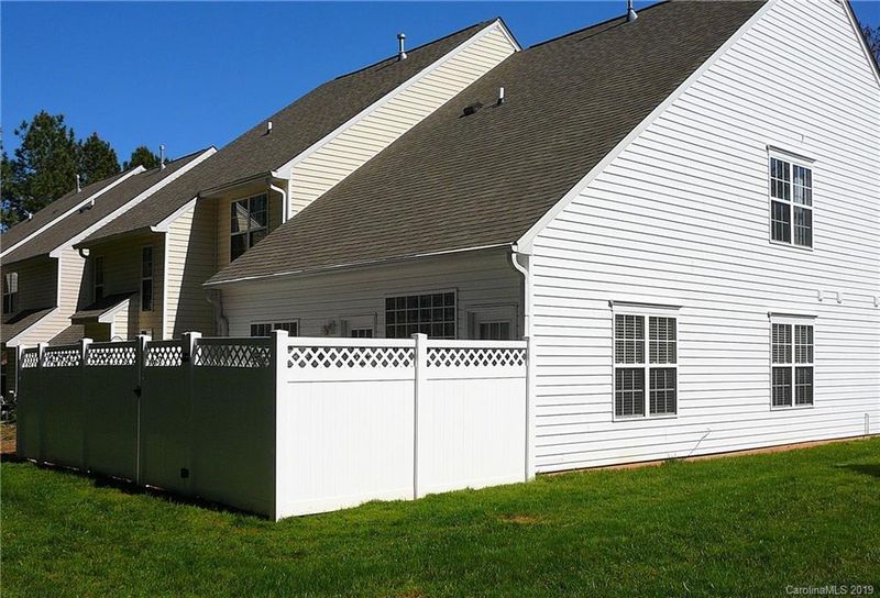 8239 Christmas Ct, Charlotte, NC 28216