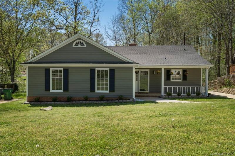 7123 Walnut Wood Dr, Charlotte, NC 28227