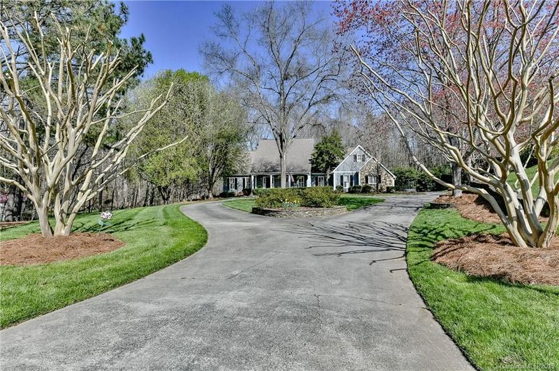 4401 Forest Hills Dr, Charlotte, NC 28226