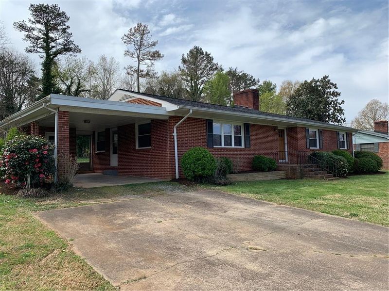 59 28th Avenue Dr NW, Hickory, NC 28601