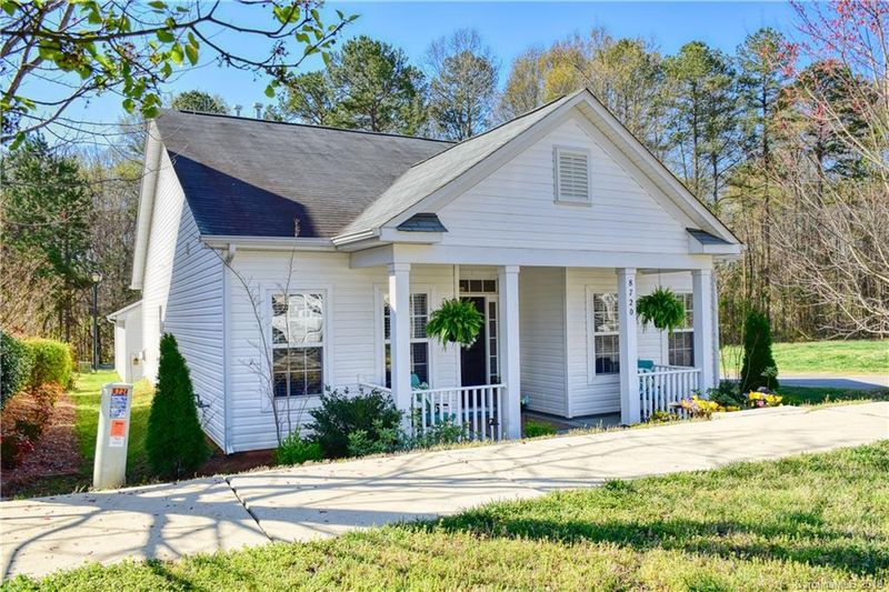 8720 Westwind Point Dr, Cornelius, NC 28031