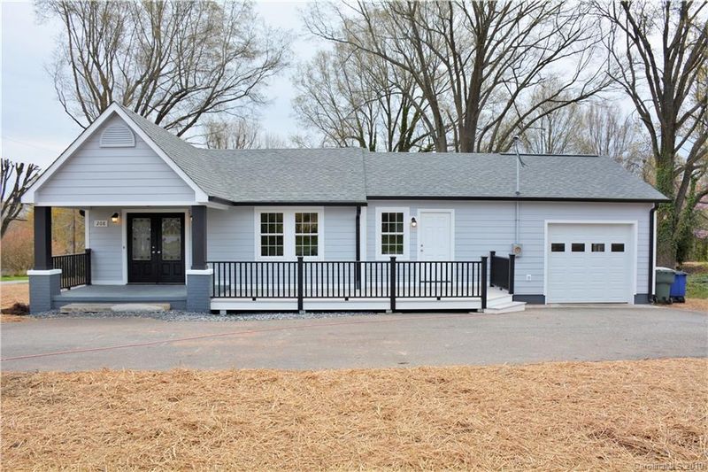 208 2nd St NE, Conover, NC 28613