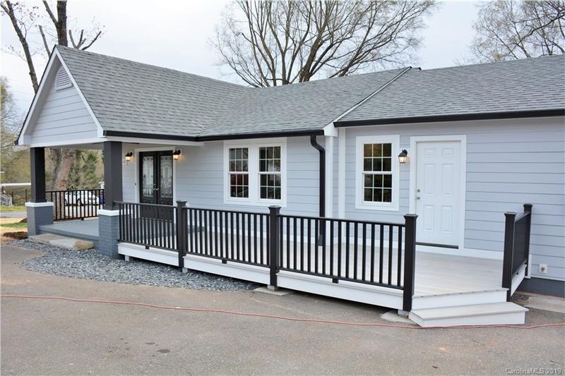 208 2nd St NE, Conover, NC 28613