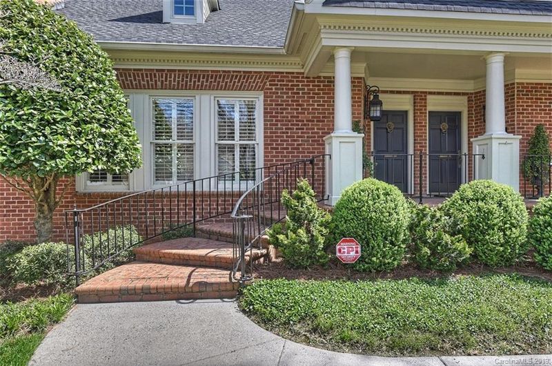 2908 Rockbrook Dr, Charlotte, NC 28211
