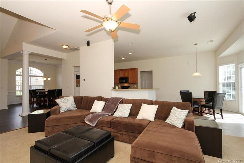5729 Kirkwynd Commons Dr, Charlotte, NC 28278