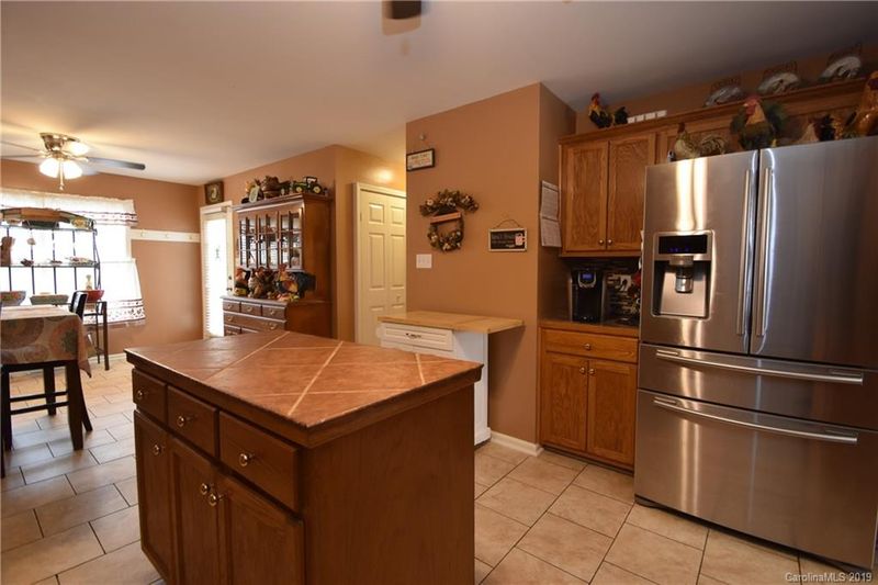 2373 24th Street Ln NE, Hickory, NC 28601