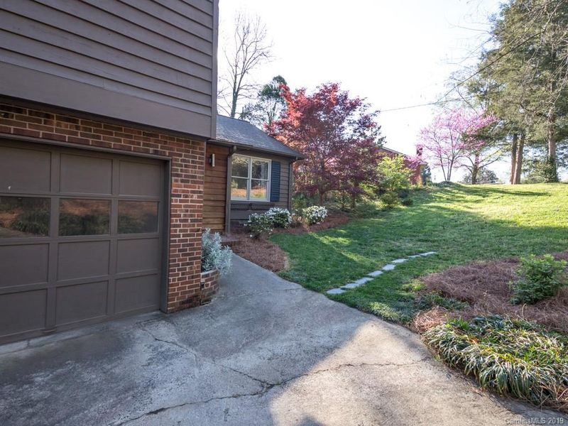 5819 Creola Rd, Charlotte, NC 28270