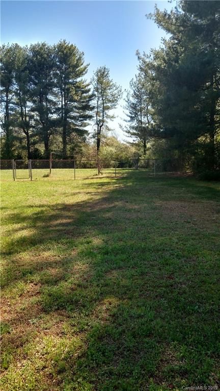145 E Barkley Rd, Statesville, NC 28677