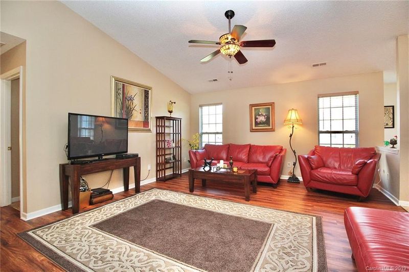 13105 Planters Row Dr, Charlotte, NC 28278