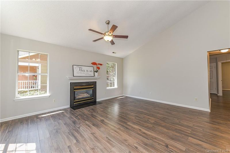 7630 Pence Pond Ln, Charlotte, NC 28227
