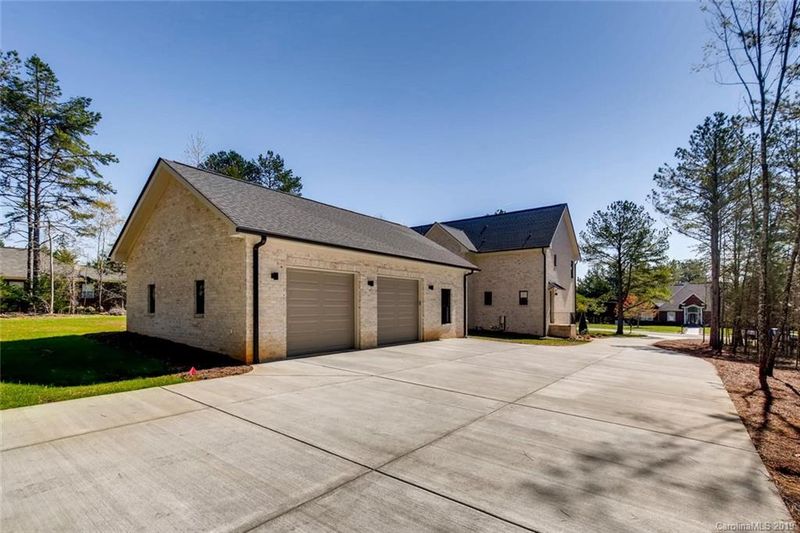 7913 Silver Maple Ln, Mint Hill, NC 28227