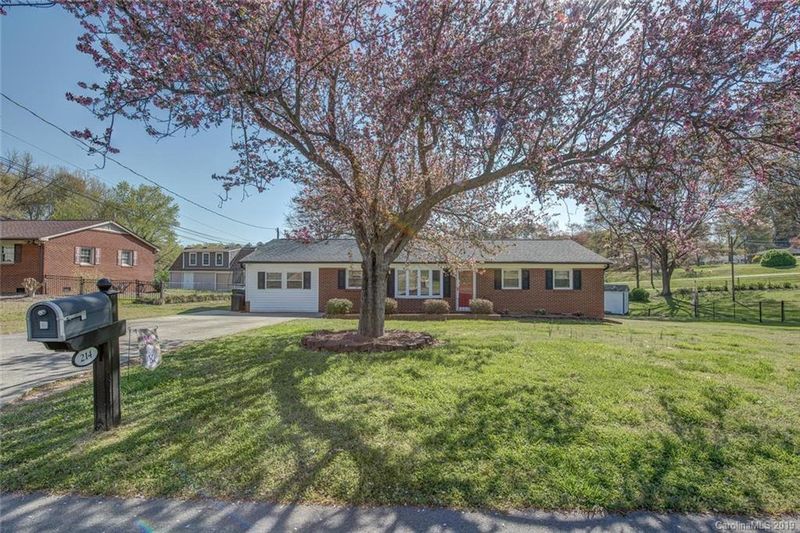 214 Johnston Dr, Belmont, NC 28012