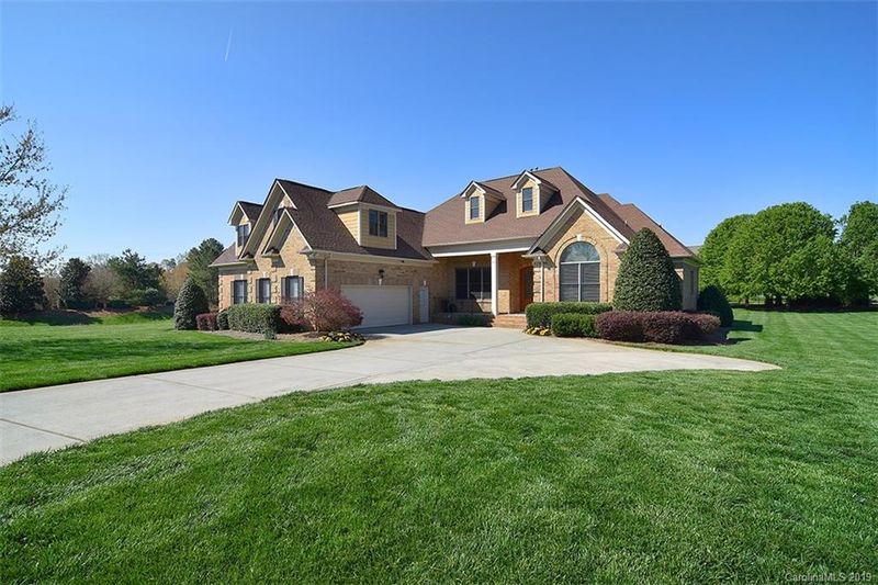 8616 Rolling Fields Rd, Mint Hill, NC 28227