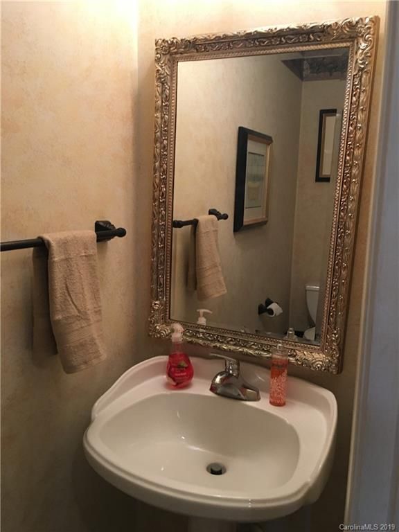 105 Kingsford Dr, Stanley, NC 28164