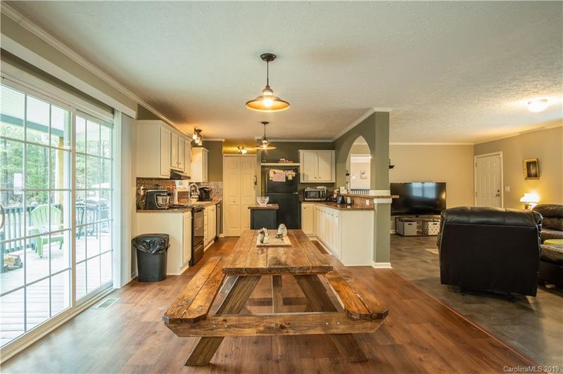 2714 Crowders Creek Rd, Gastonia, NC 28052