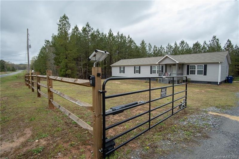 2714 Crowders Creek Rd, Gastonia, NC 28052