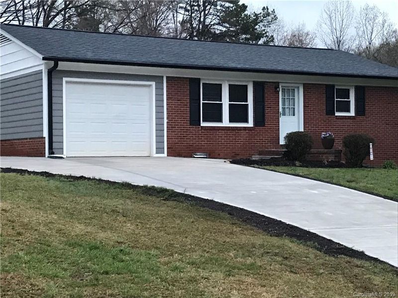 210 Point Cir, Belmont, NC 28012