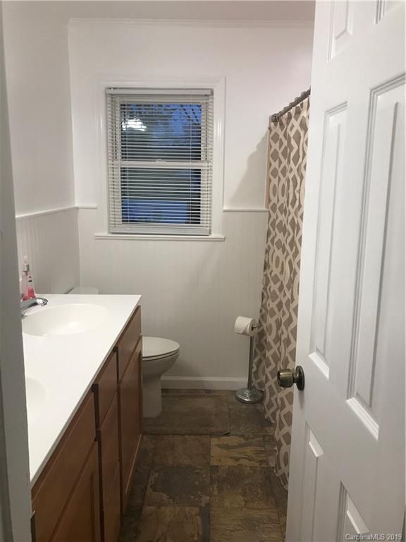 210 Point Cir, Belmont, NC 28012
