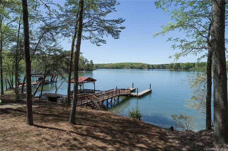 2635 Mt Isle Harbor Dr, Charlotte, NC 28214