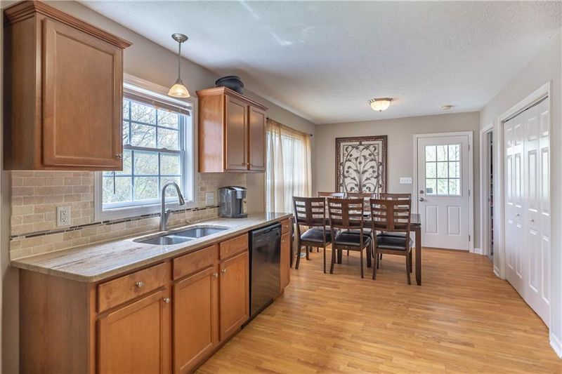 1268 39th St SW, Hickory, NC 28602
