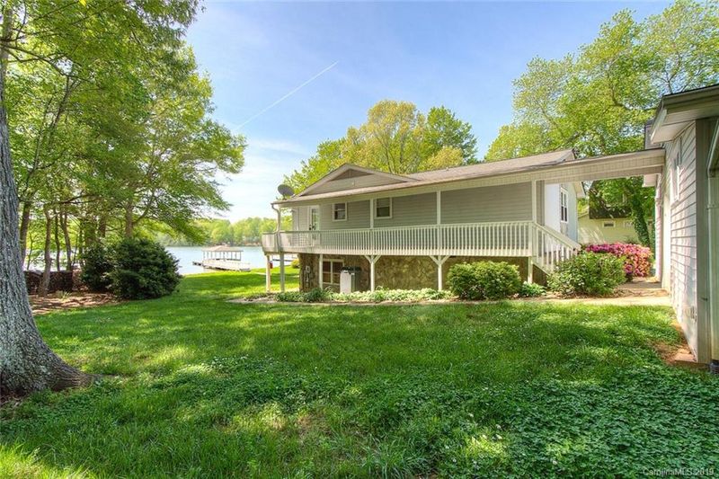 8244 Normandy Rd, Denver, NC 28037
