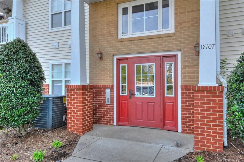 17113 Red Feather Dr, Charlotte, NC 28277