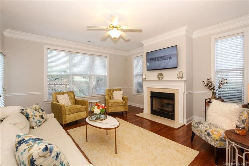 4616 Hunter Crest Ln, Charlotte, NC 28209