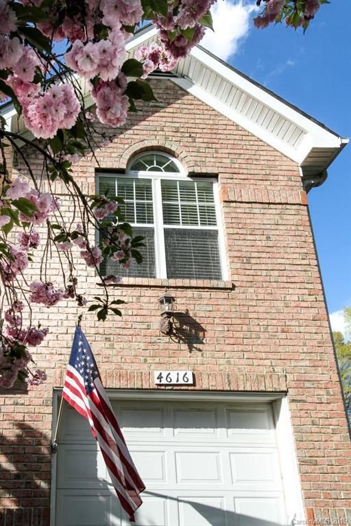 4616 Hunter Crest Ln, Charlotte, NC 28209
