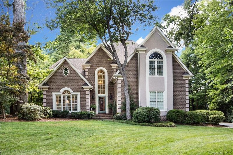 9342 Sardis Glen Dr, Matthews, NC 28105