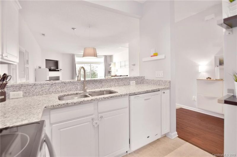9026 Cinnabay Dr, Charlotte, NC 28216