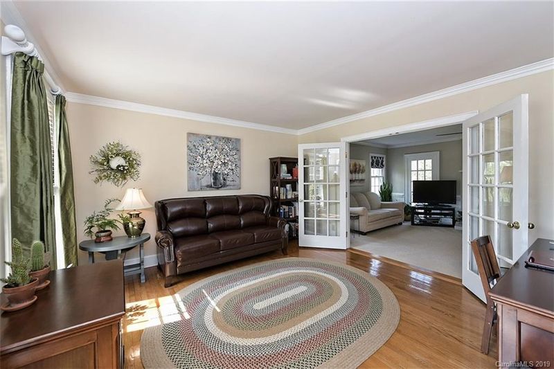 201 Canterfield Ln, Matthews, NC 28105