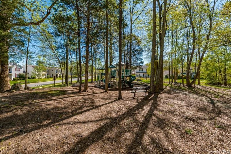 7715 Brisbane Ct, Charlotte, NC 28215
