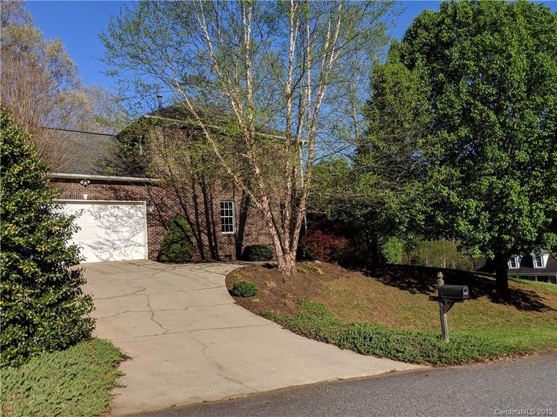 4298 Cottingham Dr, Hickory, NC 28602