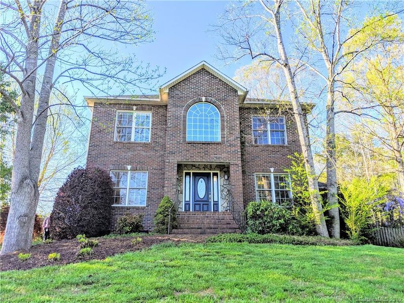 4298 Cottingham Dr, Hickory, NC 28602