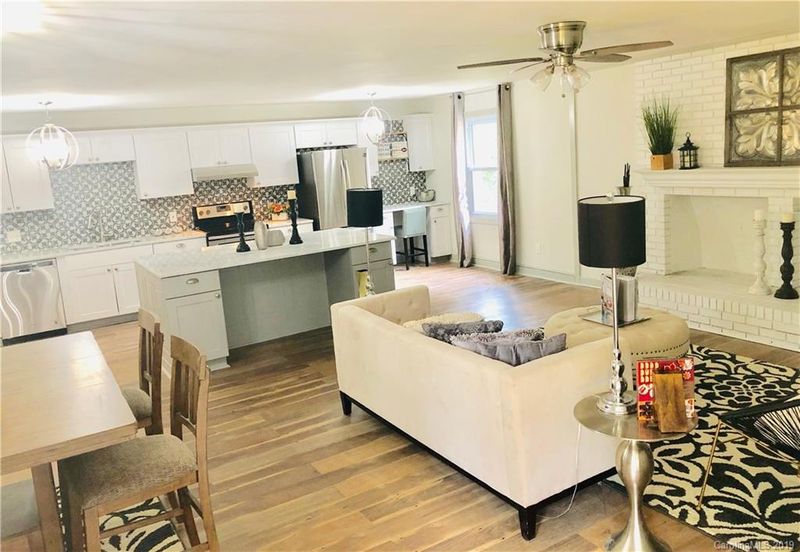 910 Avalon St, Statesville, NC 28677