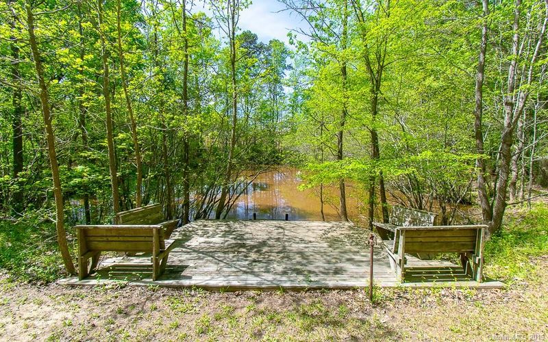 2525 Chestnut Ln, Matthews, NC 28104