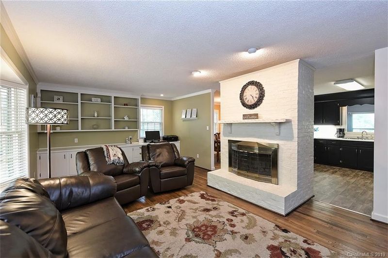 8232 Teeter Dr, Charlotte, NC 28215