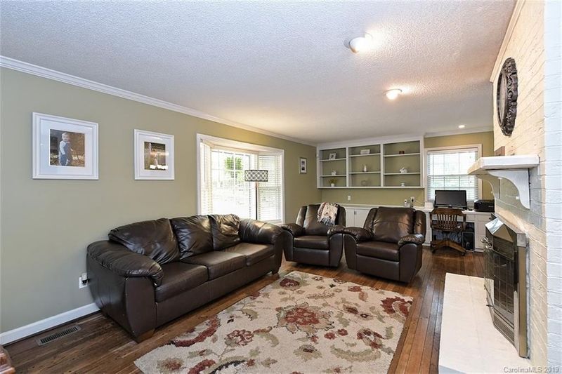 8232 Teeter Dr, Charlotte, NC 28215