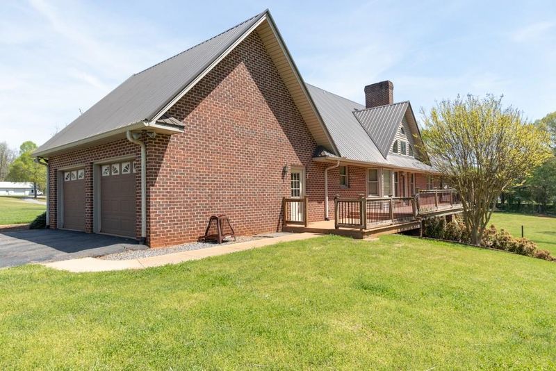 1885 Beverly St, Newton, NC 28658