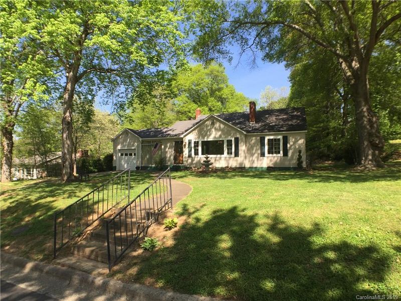 736 2nd St, Lincolnton, NC 28092