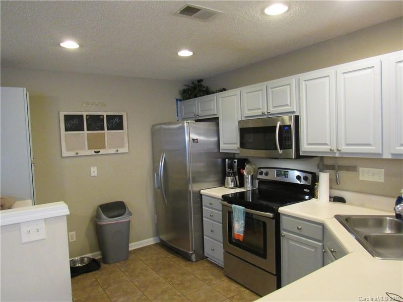 8357 Christmas Ct, Charlotte, NC 28216