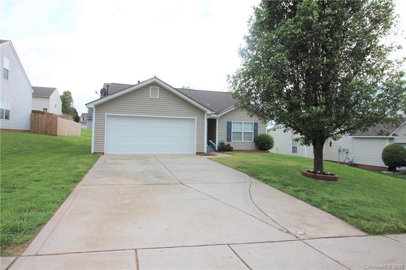 533 River View Dr, Lowell, NC 28098